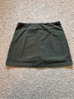 HALARA Olive Ribbed Mini Skirt